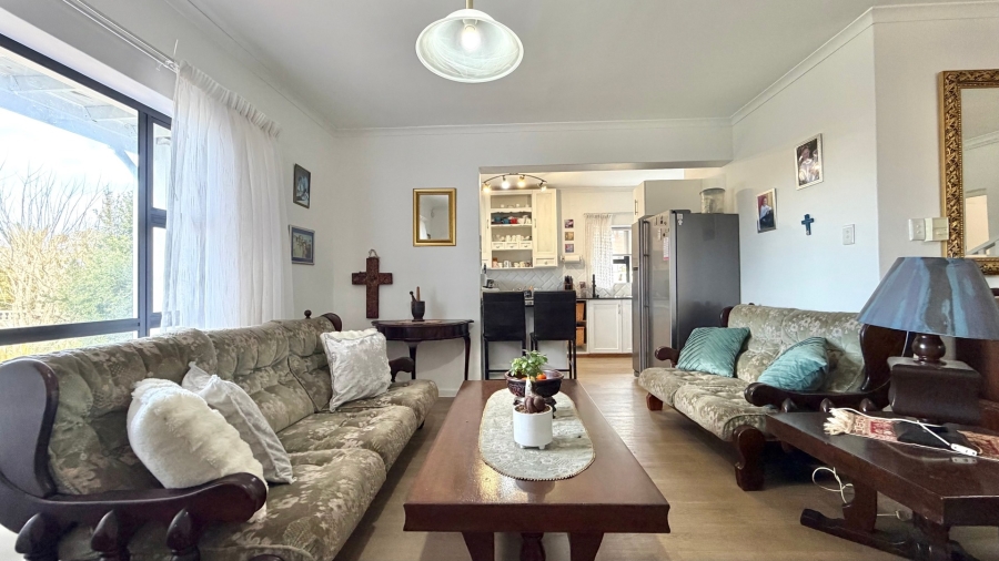 3 Bedroom Property for Sale in Heuningkloof Western Cape